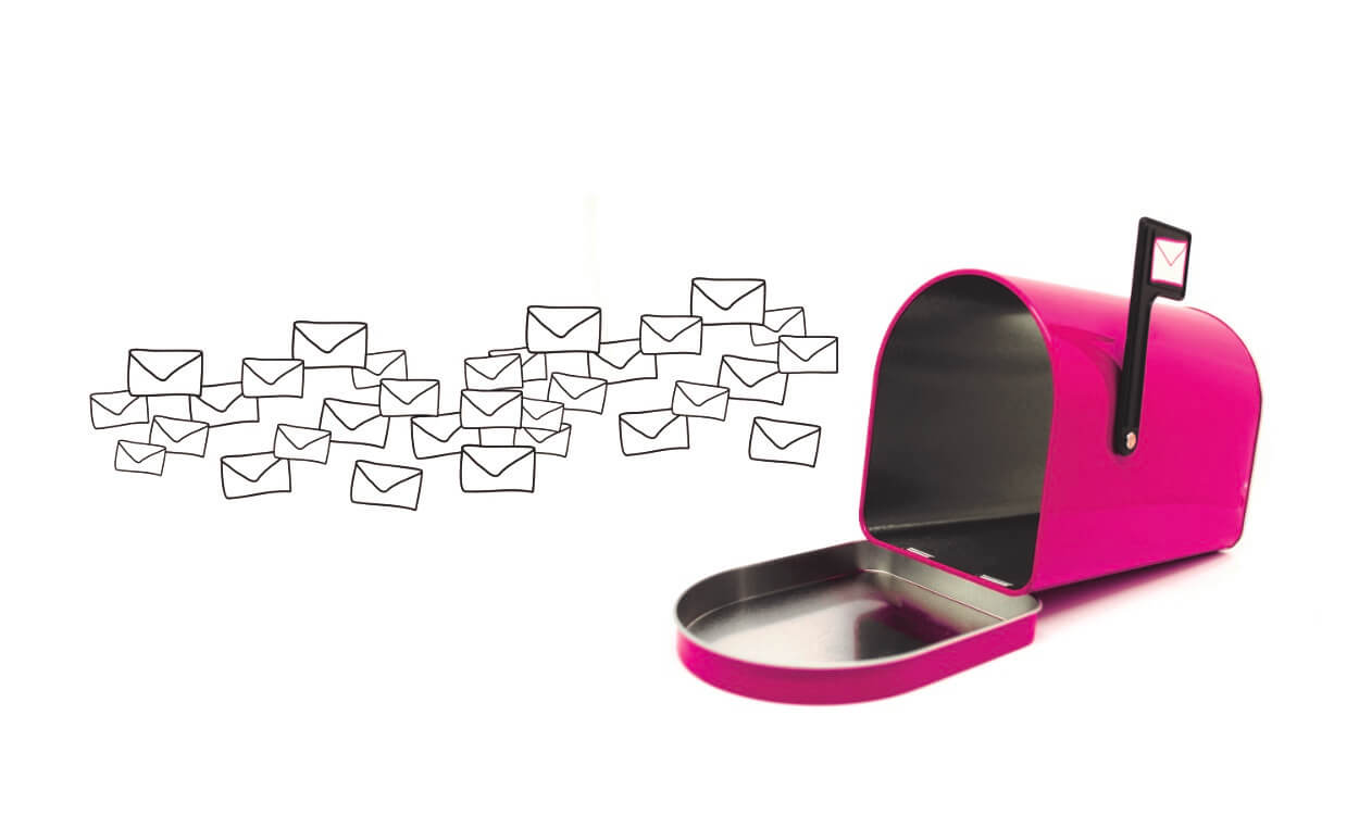 Ein geöffneter pinker Briefkasten, in den viele gezeichnete Briefe fliegen