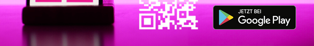 Auf der rechten seite ist ein Teil eines Smartphones zu erkennen. Mittig wird ein QR-Code angezeigt. Auf der rechten Seite ist ein schwarzer Button mit dem Text: Jetzt bei Google Play, abgebildet